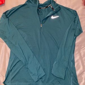 Size M Nike dry fit pull over